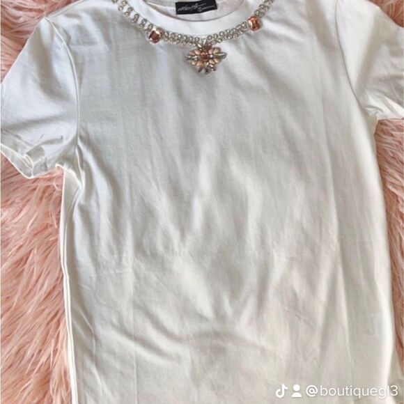 On Twelfth White t shirt with stones on the neck New - Picture 3 of 8